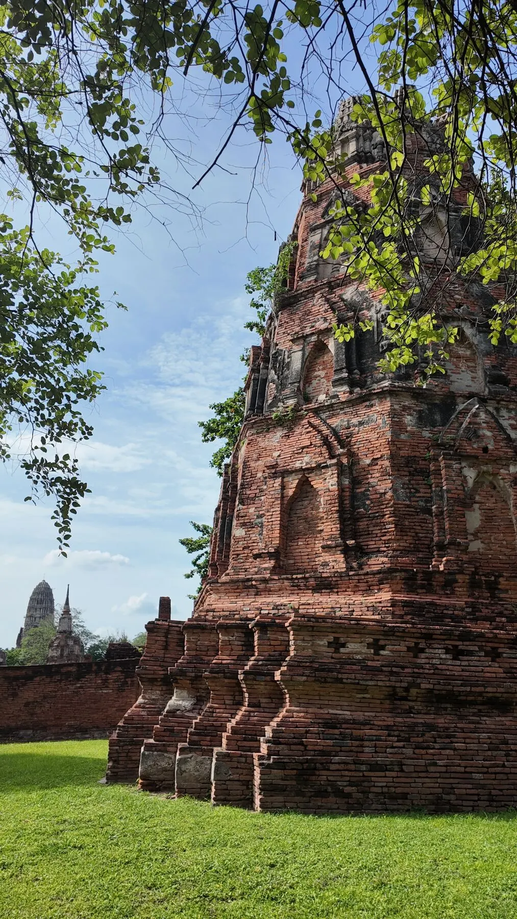 Prang en briques d’un temple d’Ayutthaya